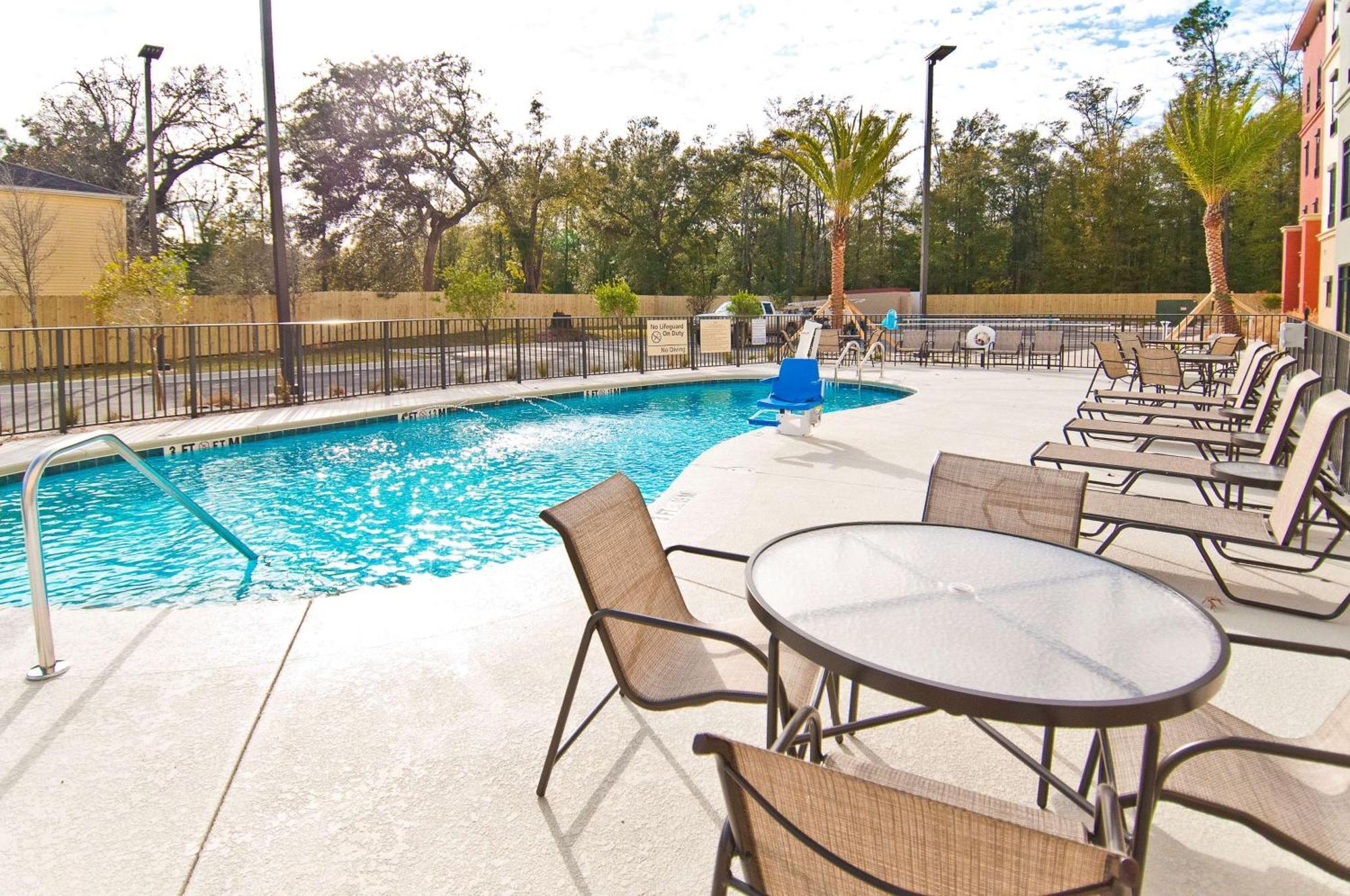 Hampton Inn & Suites Pensacola/I-10 Pine Forest Road Ferry Pass Экстерьер фото